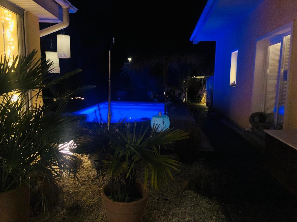Apartment Tinyhouse Mit Pool, Outdoor Whirlpool Und Garten Petershagen-Eggersdorf Exteriör bild