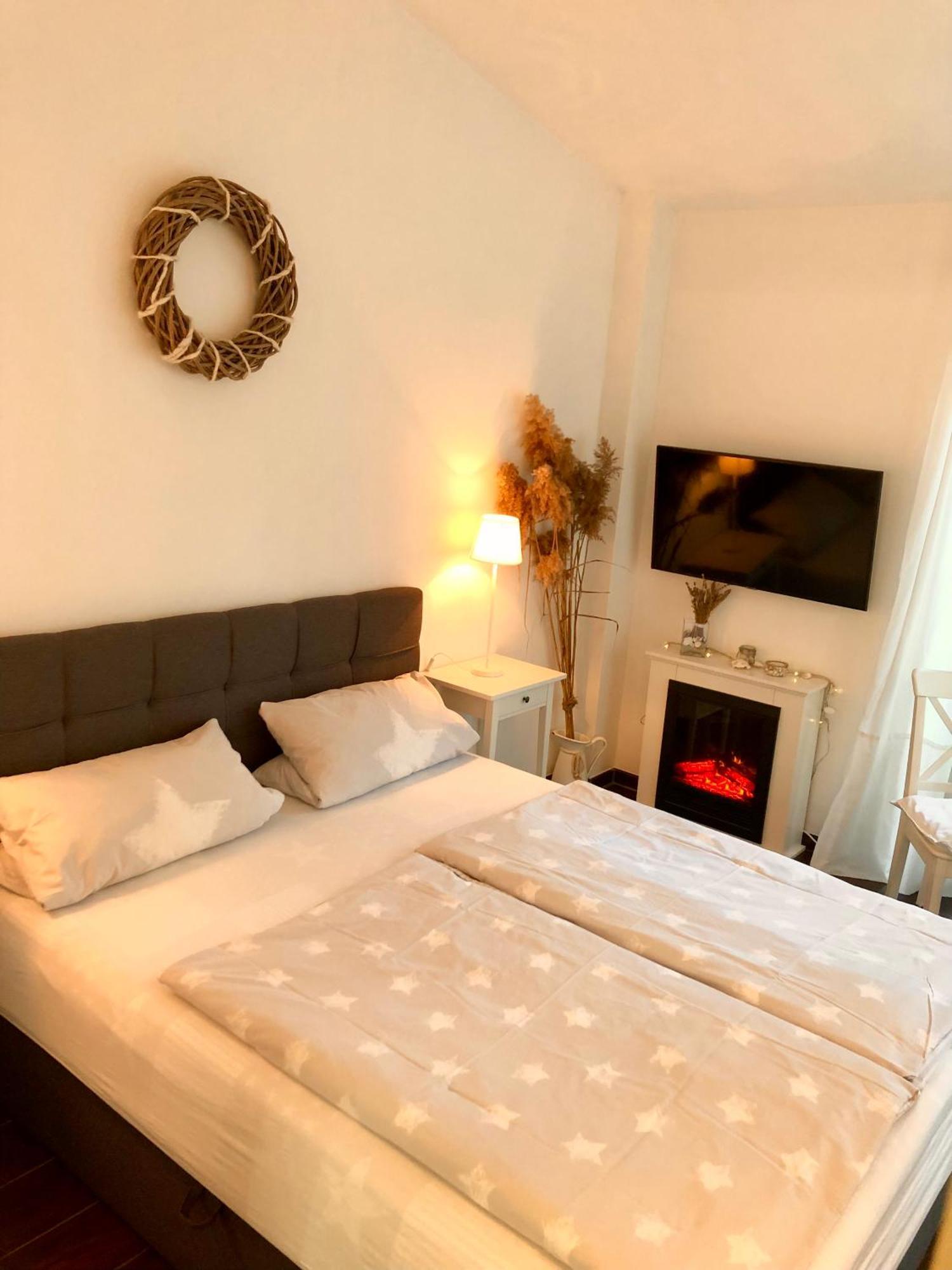Apartment Tinyhouse Mit Pool, Outdoor Whirlpool Und Garten Petershagen-Eggersdorf Exteriör bild